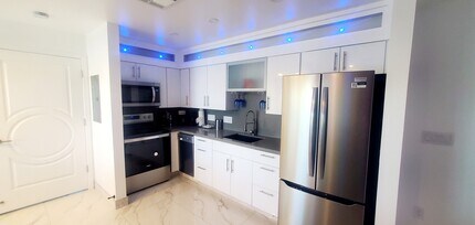 467 S Calle El Segundo, Unit E in Palm Springs, CA - Building Photo - Building Photo