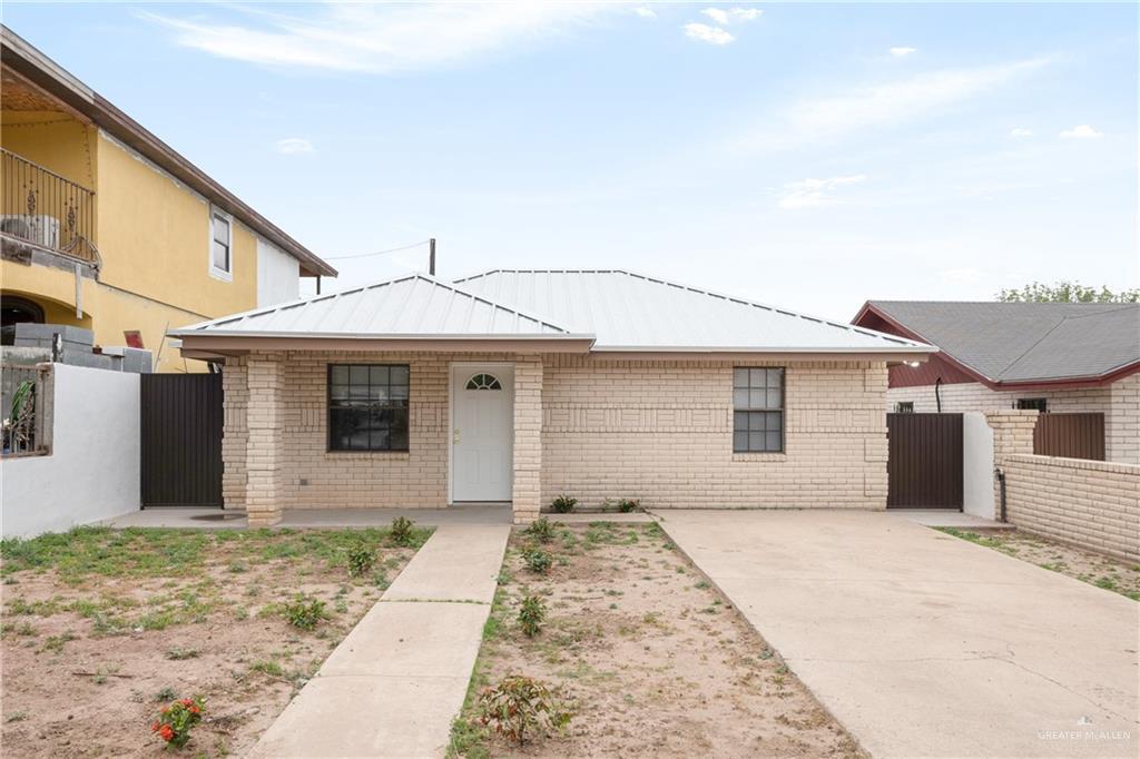 13 W Houston St in Rio Grande City, TX - Building Photo