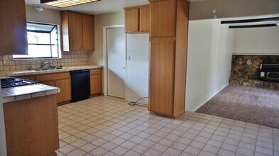 1341 Gloria Dr in Hollister, CA - Building Photo - Building Photo