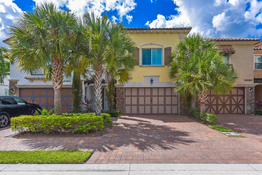 15672 Italian Cypress Wy in Wellington, FL - Building Photo