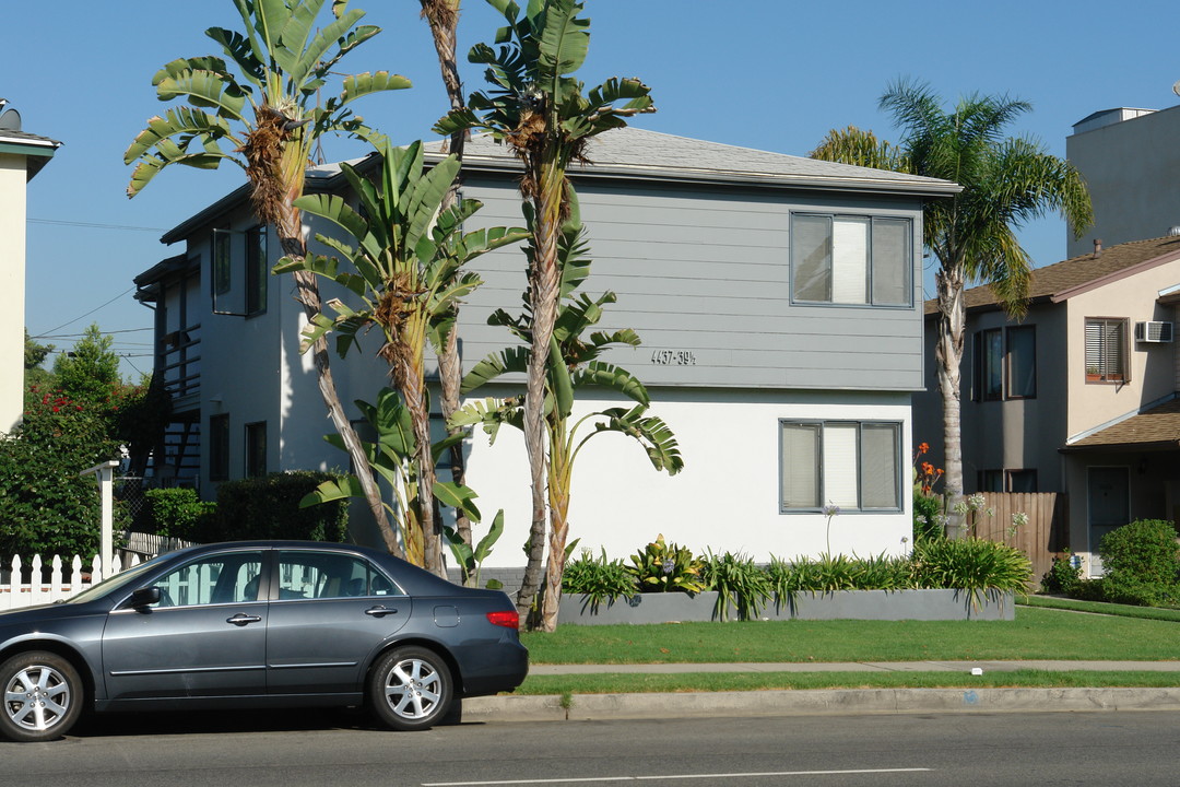 4437-4439 Hazeltine Ave in Sherman Oaks, CA - Building Photo