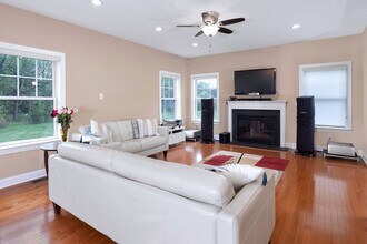 22 Liam Pl in Montgomery, NJ - Foto de edificio - Building Photo