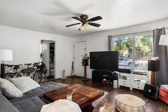 1648 Normal Ave in Chico, CA - Building Photo - Interior Photo