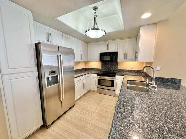 9229 Regents Rd in San Diego, CA - Building Photo - Building Photo
