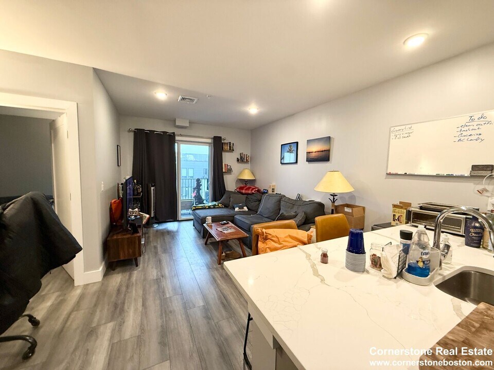 40 B St in Boston, MA - Building Photo