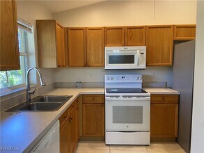 1301 NE 12th Pl in Cape Coral, FL - Foto de edificio - Building Photo