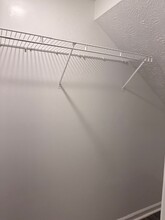 10738 N Park Ave in Indianapolis, IN - Foto de edificio - Building Photo