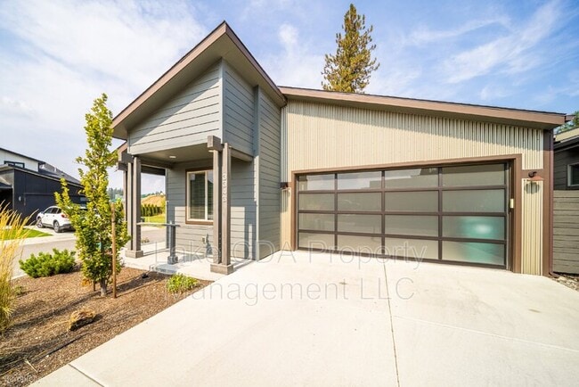 3343 N Rosalia Rd