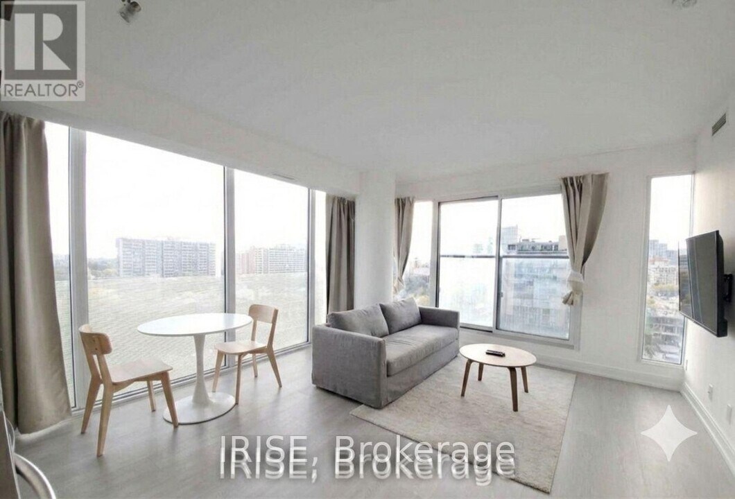 181 Dundas St E in Toronto, ON - Building Photo