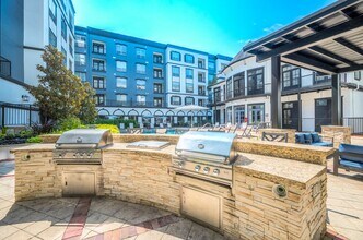Calais Midtown in Houston, TX - Foto de edificio - Building Photo