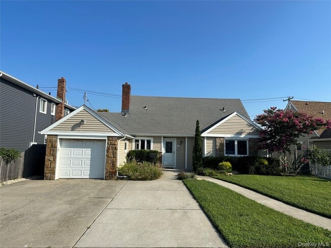 property at 827 E Park Ave