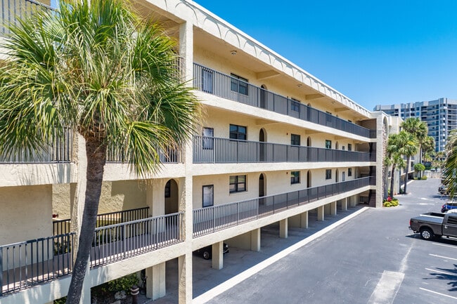 Montmartre Condominiums in Belleair Beach, FL - Building Photo - Building Photo