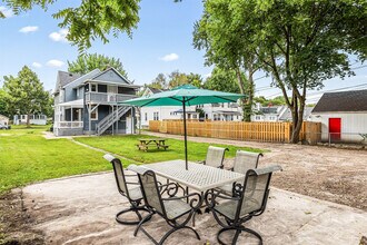 295 Euclid St, Unit SI ID1032310P in Mount Clemens, MI - Foto de edificio - Building Photo