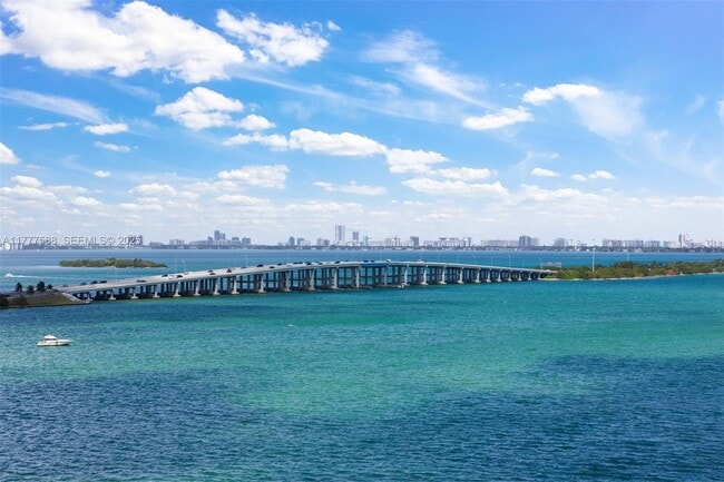 2900 NE 7th Ave in Miami, FL - Building Photo - Building Photo