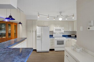 8980 S Hollybrook Blvd in Pembroke Pines, FL - Foto de edificio - Building Photo