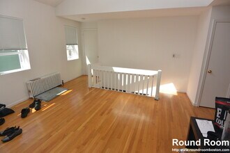 10 Shepard St, Unit 100 in Boston, MA - Foto de edificio - Building Photo