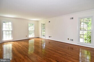 7646 Huntmaster Ln in McLean, VA - Building Photo - Building Photo