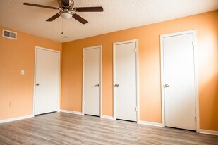 1506 Eagle Lake Rd in Sealy, TX - Building Photo