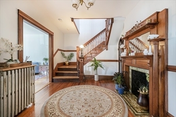 22 Willard St, Unit Room 5 in Chelsea, MA - Foto de edificio - Building Photo