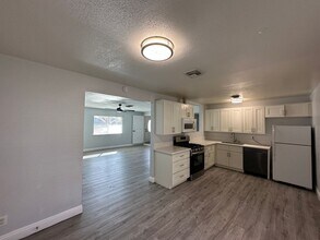 5075 San Anselmo St in Las Vegas, NV - Building Photo - Building Photo