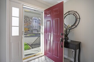 1406 Pinnacle Way in Danbury, CT - Building Photo - Building Photo