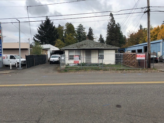 6424-6426 SE 122nd Ave in Portland, OR - Building Photo