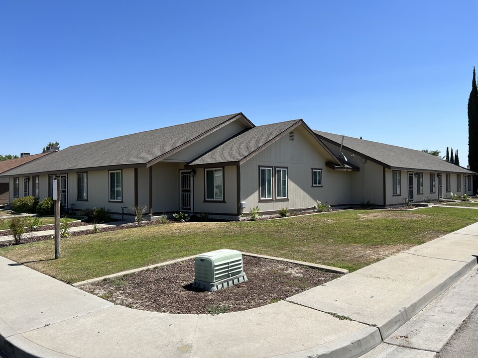 1178 Beverly Blvd in Lemoore, CA - Building Photo