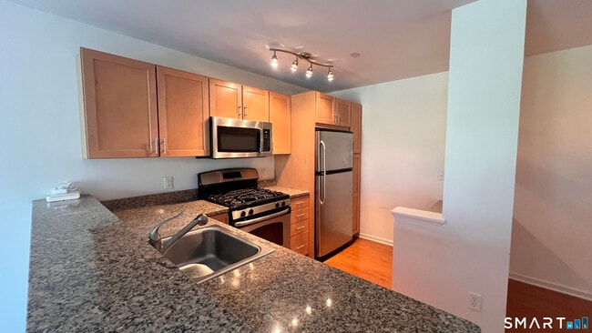 26 School House Dr in West Hartford, CT - Building Photo - Building Photo