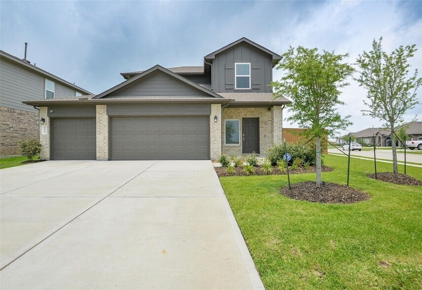 1055 Llano Trl in Dayton, TX - Building Photo