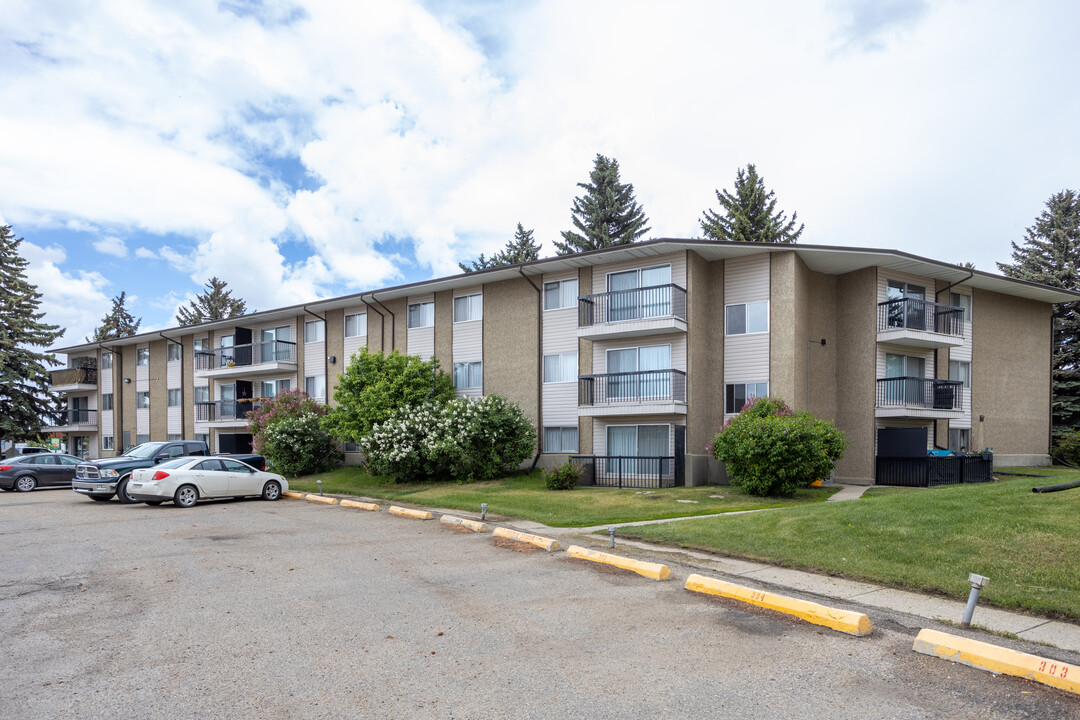 Clayton Park Apartments in Red Deer, AB - Building Photo