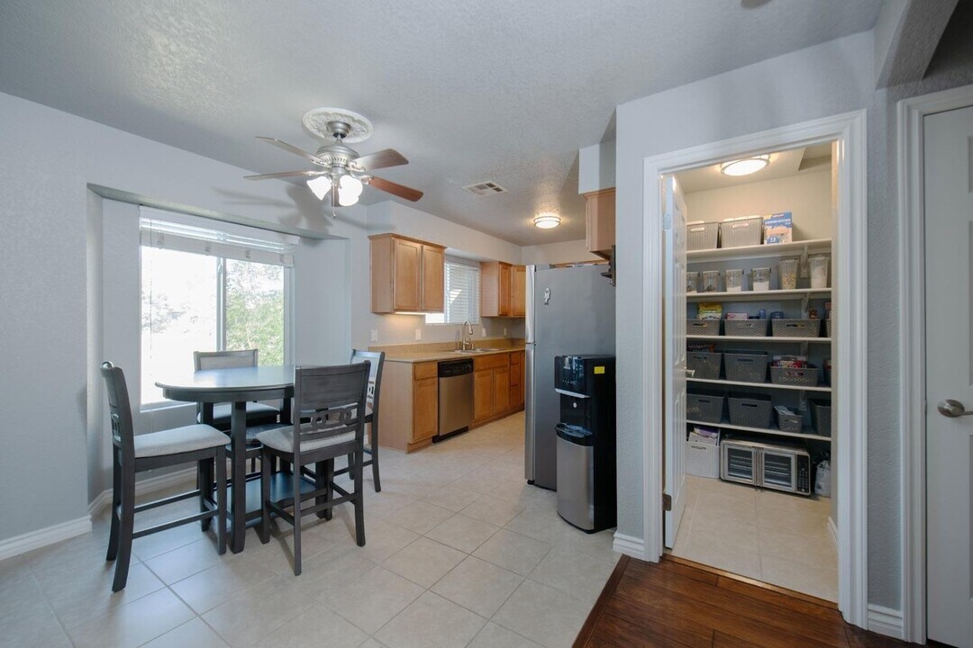 3739 W Bullard Ave in Fresno, CA - Building Photo