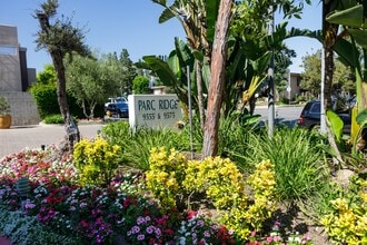 Parc Ridge Apartments in Northridge, CA - Foto de edificio - Building Photo