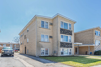 651 Beau Ct, Unit # 3 in Des Plaines, IL - Building Photo - Building Photo