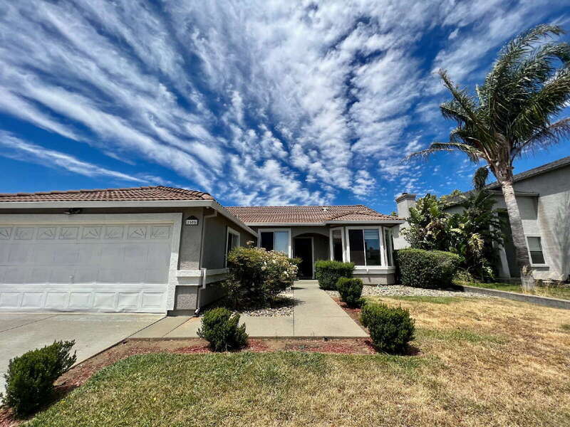 1605 Paseo Flores Dr in Suisun City, CA - Building Photo