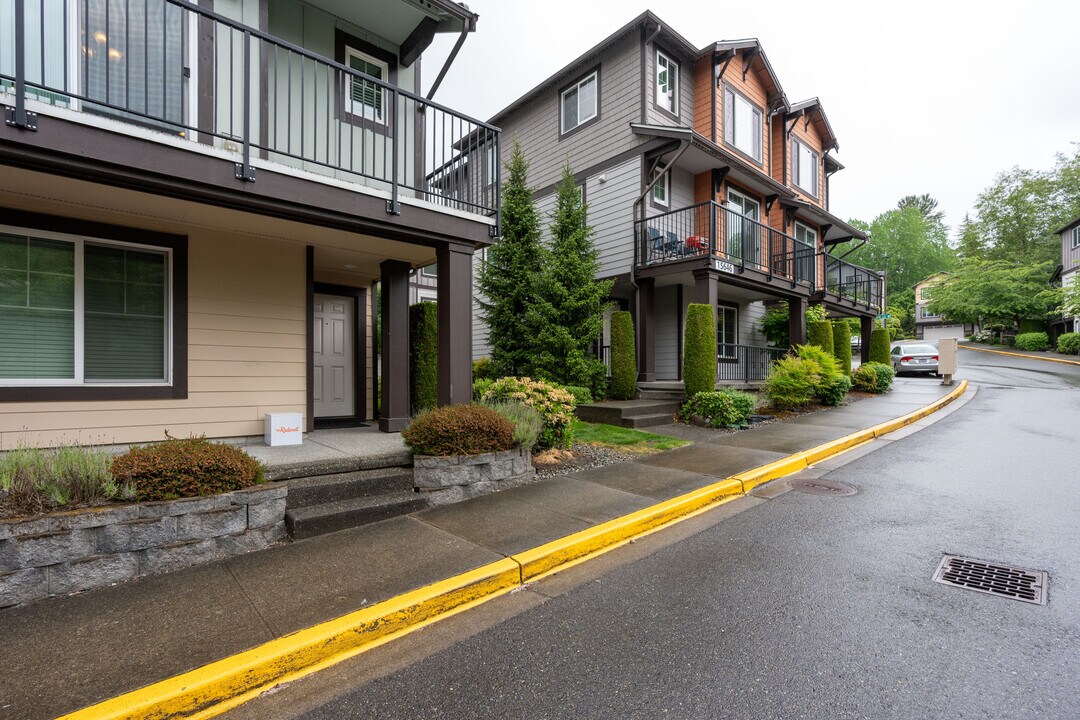 Villas At Mondavio in Redmond, WA - Foto de edificio