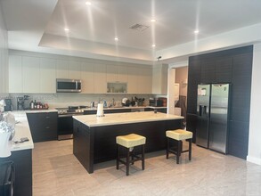 6422 SW 24th St in Miami, FL - Building Photo - Building Photo