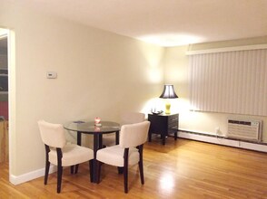 1105 Lexington St in Waltham, MA - Building Photo - Building Photo
