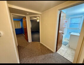 91 Bloomfield Ave, Unit 2 in Depew, NY - Foto de edificio - Building Photo