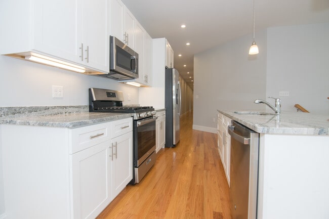 10 Islington St, Unit 1 in Boston, MA - Building Photo - Building Photo