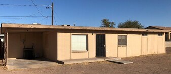 447 E Merlayne Dr in Henderson, NV - Building Photo