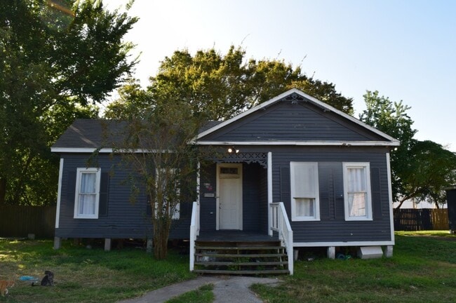 property at 815 6th Ave N