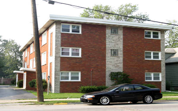 8 E 138th St in Riverdale, IL - Building Photo