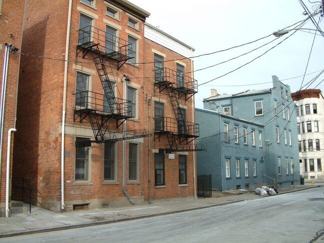 208 Magnolia St in Cincinnati, OH - Foto de edificio - Building Photo
