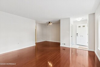357 Minstrel Ct in Old Bridge, NJ - Building Photo - Building Photo