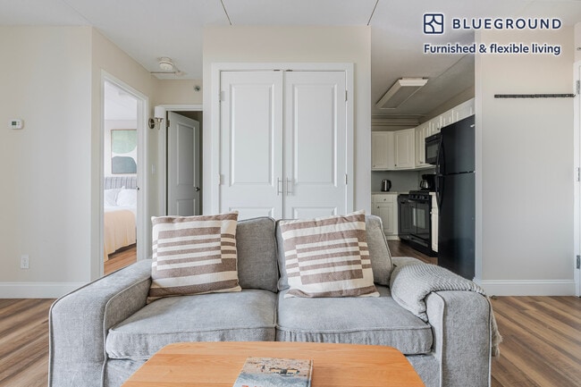 812 Memorial Dr in Cambridge, MA - Building Photo - Building Photo