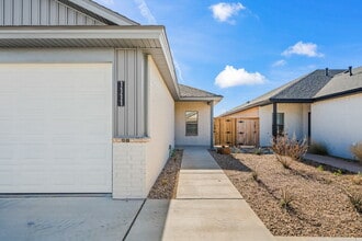 1111 N 7th St in Wolfforth, TX - Building Photo - Building Photo