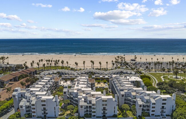 2910 Neilson Way, Unit 307 in Santa Monica, CA - Building Photo - Building Photo