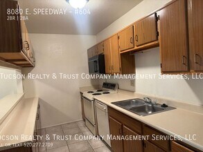 8080 E Speedway Blvd in Tucson, AZ - Building Photo - Building Photo