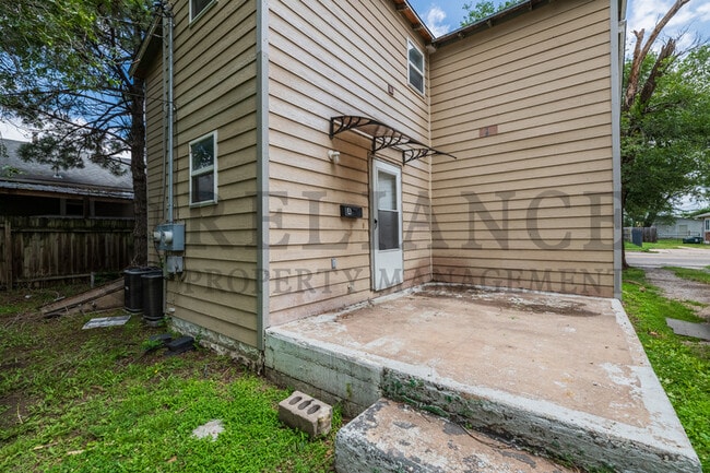 property at 2147 N Park Pl