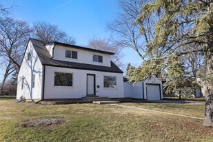 1S480 Monterey Ave in Oakbrook Terrace, IL - Building Photo